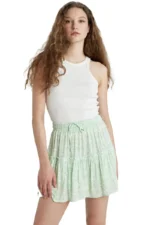 ⁦جيب شورت قصير فلورال فيسكوز باللون الأخضر⁩ - الصورة ⁦3⁩