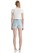 ⁦شورت جينز موم فيت بخصر عالي⁩ - الصورة ⁦4⁩