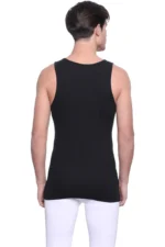 ⁦فانلة داخلية سادة برقبة دائرية بلا اكمام للرجال من دايس⁩ - الصورة ⁦7⁩